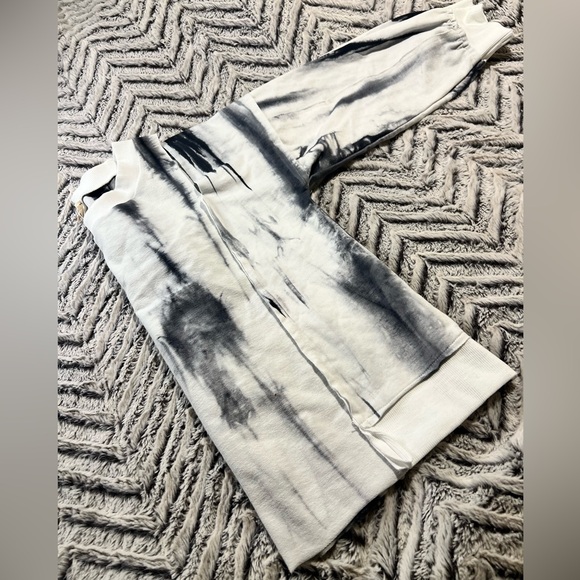 POL Slit shoulder Tie Dye Longsleeve - Picture 6 of 6